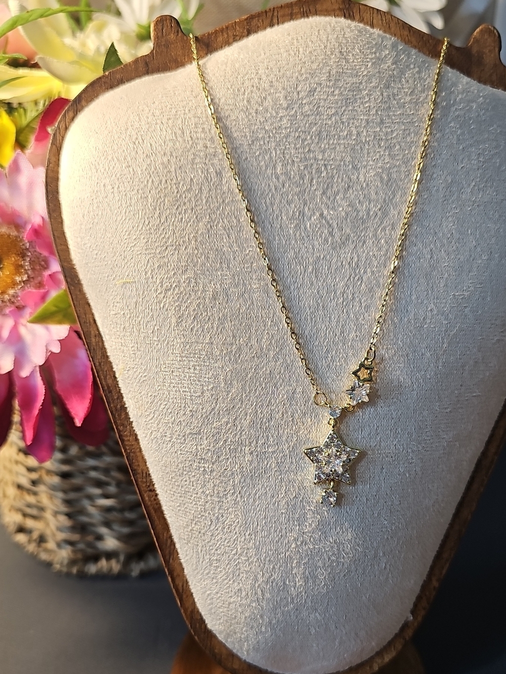Sassified Boutique Nwt Gold Star Pendant Necklace with Clear Crystal Accents